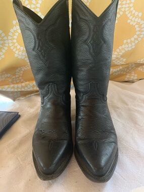 Classic Black Leather Western Boots - men’s 8.5 women’s 10  black soft pebbled